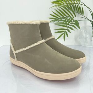 Clarks Cloudsteppers Boots Women 9 M Faux Fur Flat Winter Snow Shoes Zip Up
